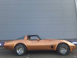 Image 2/25 of Chevrolet Corvette (1982)