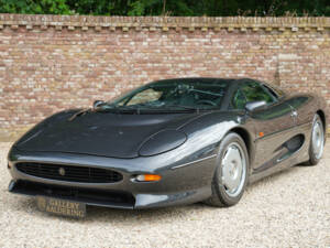 Image 10/50 of Jaguar XJ 220 (1993)