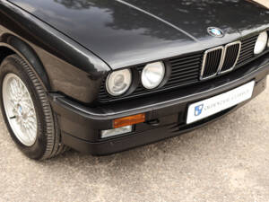 Image 76/83 de BMW 325i (1990)