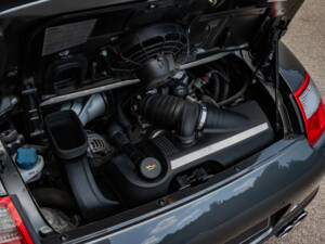 Bild 35/50 von Porsche 911 Carrera 4S (2006)
