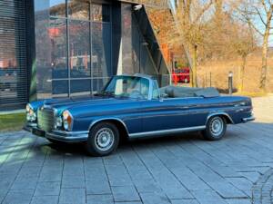 Image 9/13 of Mercedes-Benz 280 SE 3,5 (1970)