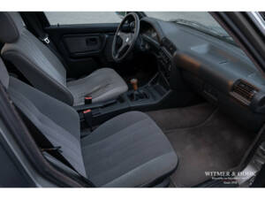 Image 47/50 de BMW 320i Touring (1989)