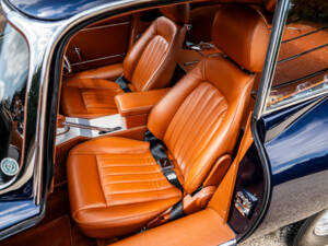 Image 32/39 of Jaguar E-Type &quot;Lightweight&quot; (1962)