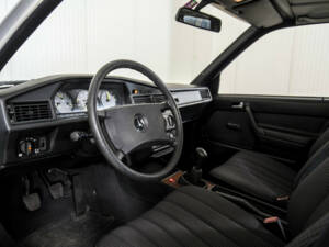 Image 11/50 of Mercedes-Benz 190 D (1985)