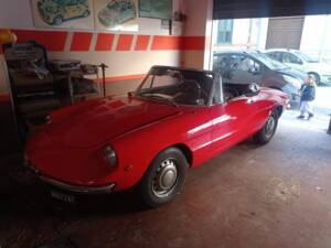 Image 3/47 of Alfa Romeo 1300 Spider Junior (1969)