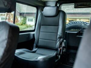 Image 21/50 of Land Rover Defender 90 (2012)