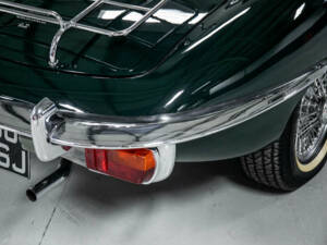 Image 21/23 de Jaguar E-Type (1970)