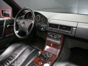 Imagen 18/30 de Mercedes-Benz 300 SL-24 (1991)