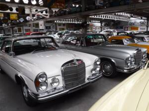 Image 7/49 of Mercedes-Benz 300 SE (1966)