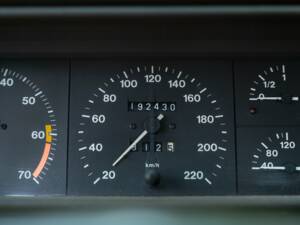 Immagine 48/50 di Alfa Romeo 75 2.0 Twin Spark (1989)