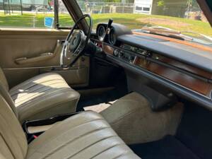 Image 9/19 of Mercedes-Benz 280 S (1968)
