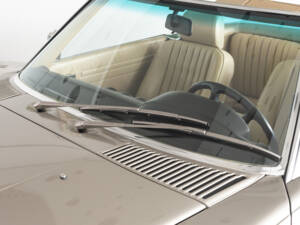 Image 21/47 of Mercedes-Benz 560 SL (1987)