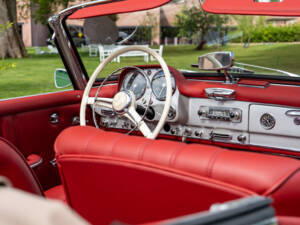 Afbeelding 25/30 van Mercedes-Benz 190 SL (1961)