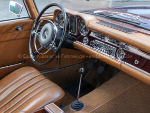 Image 10/33 of Mercedes-Benz 280 SL (1969)