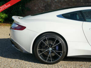 Image 36/50 of Aston Martin Vanquish (2013)