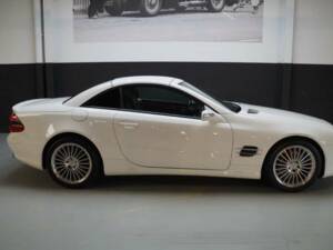 Image 3/50 of Mercedes-Benz SL 500 (2005)