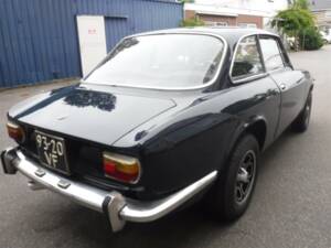 Image 19/39 de Alfa Romeo Giulia 1600 GT Junior (1973)