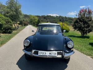 Image 2/29 of Citroën ID 19 (1958)