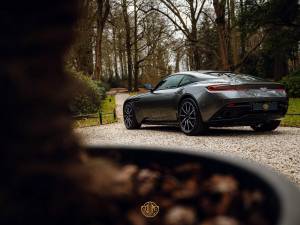 Imagen 44/50 de Aston Martin DB 11 V12 (2017)