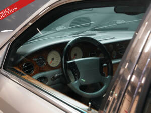 Image 18/50 of Bentley Arnage R (2004)