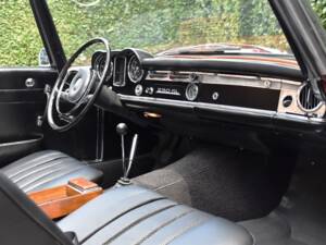 Image 31/45 of Mercedes-Benz 230 SL (1964)