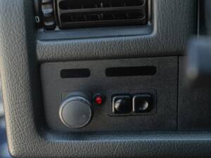 Image 43/50 of BMW 320i (1989)