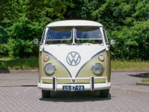Image 2/8 of Volkswagen T1 minibus (1965)