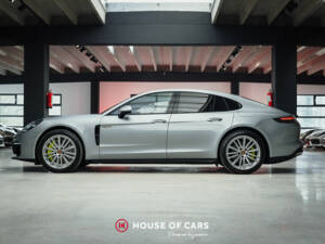 Image 9/49 of Porsche Panamera 4 E-Hybrid (2023)