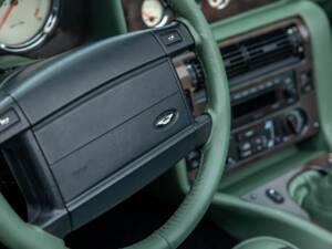 Image 39/50 de Aston Martin DB 7 Vantage Volante (2000)