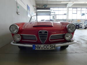 Image 23/41 of Alfa Romeo 2600 Spider (1964)