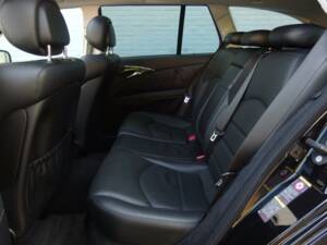 Image 52/98 of Mercedes-Benz E 63 AMG T (2008)
