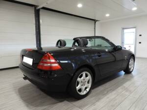 Immagine 4/14 di Mercedes-Benz SLK 230 Kompressor (1999)