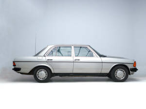 Image 5/25 de Mercedes-Benz 300 D (1985)