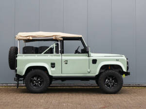 Image 32/41 of Land Rover 90 (1990)