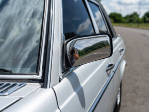 Immagine 10/25 di Mercedes-Benz 280 E (1981)