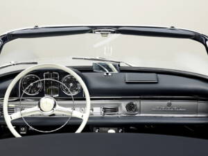 Image 17/30 de Mercedes-Benz 300 SL Roadster (1961)