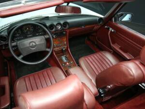 Image 12/30 of Mercedes-Benz 560 SL (1988)