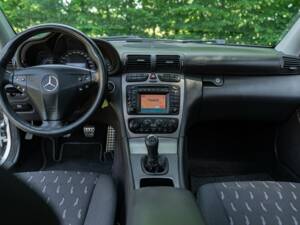 Image 35/50 of Mercedes-Benz C 320 Sportcoupé (2003)