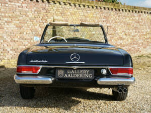 Image 29/50 of Mercedes-Benz 230 SL (1966)