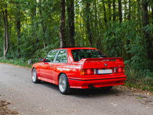 Image 2/50 of BMW M3 (1987)