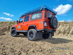 Image 2/16 of Land Rover Defender 110 (2008)