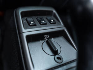 Image 20/45 of Porsche 911 Carrera 2 (1990)