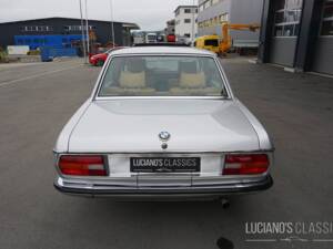 Image 11/76 de BMW 3,3 L (1975)