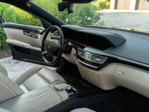 Immagine 26/50 di Mercedes-Benz S 350 CDI BlueEFFICIENCY L (2011)