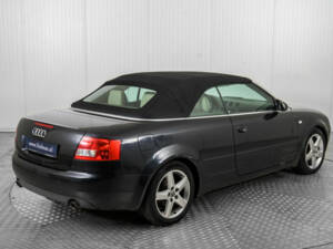 Image 44/50 de Audi A4 2.4 V6 (2004)