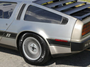 Image 19/32 of DeLorean DMC-12 (1981)