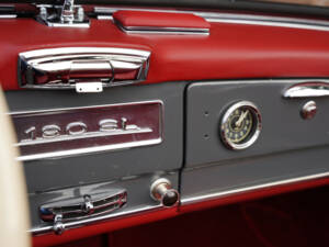 Image 47/50 of Mercedes-Benz 190 SL (1957)