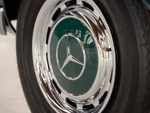 Image 23/44 of Mercedes-Benz 280 SL (1969)