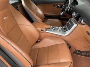 Image 13/16 of Mercedes-Benz SLS AMG (2011)
