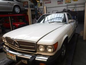 Image 13/50 of Mercedes-Benz 380 SL (1984)